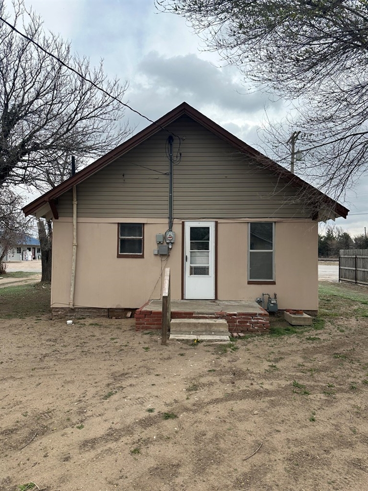 210 Niles Ave, Kinsley, KS 67547