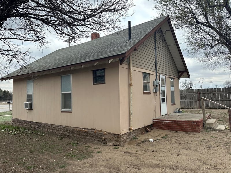 210 Niles Ave, Kinsley, KS 67547