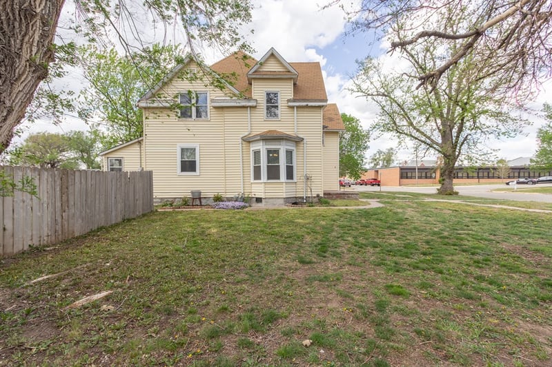 132 N Highland Ave, Assaria, KS 67416