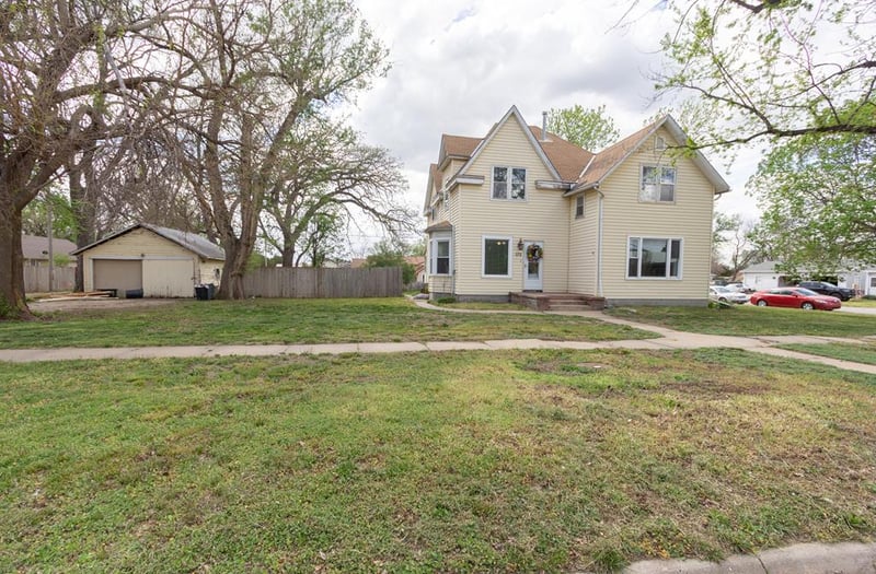 132 N Highland Ave, Assaria, KS 67416
