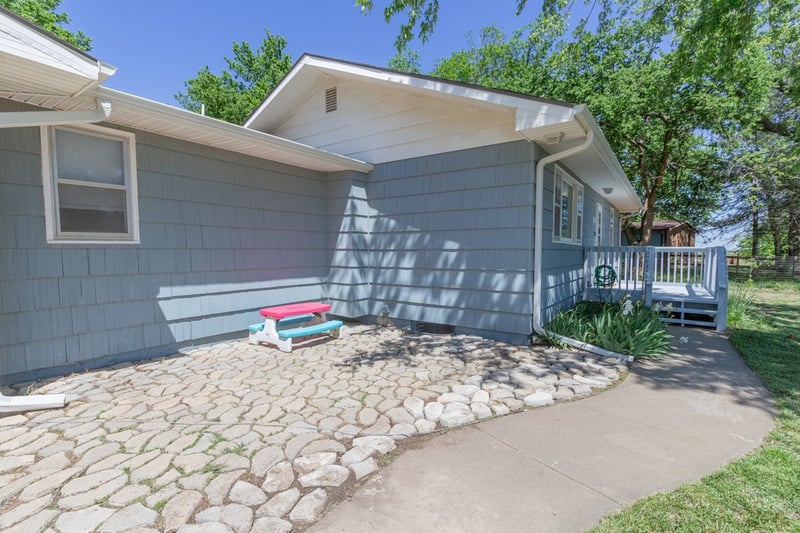 505 E 2nd, New Cambria, KS 67470