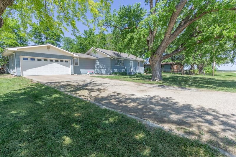 505 E 2nd, New Cambria, KS 67470