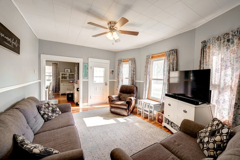 224 S Highland Ave, Assaria, KS 67416