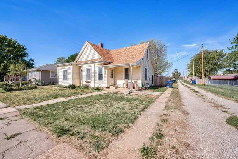 224 S Highland Ave, Assaria, KS 67416