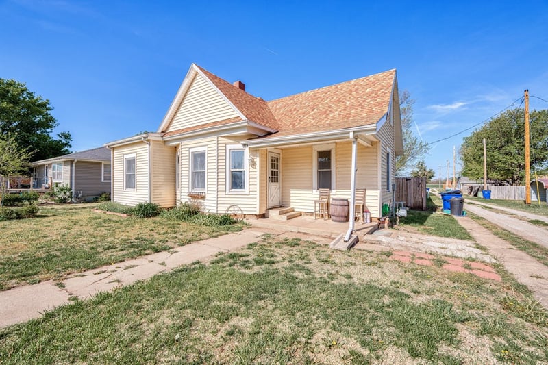 224 S Highland Ave, Assaria, KS 67416