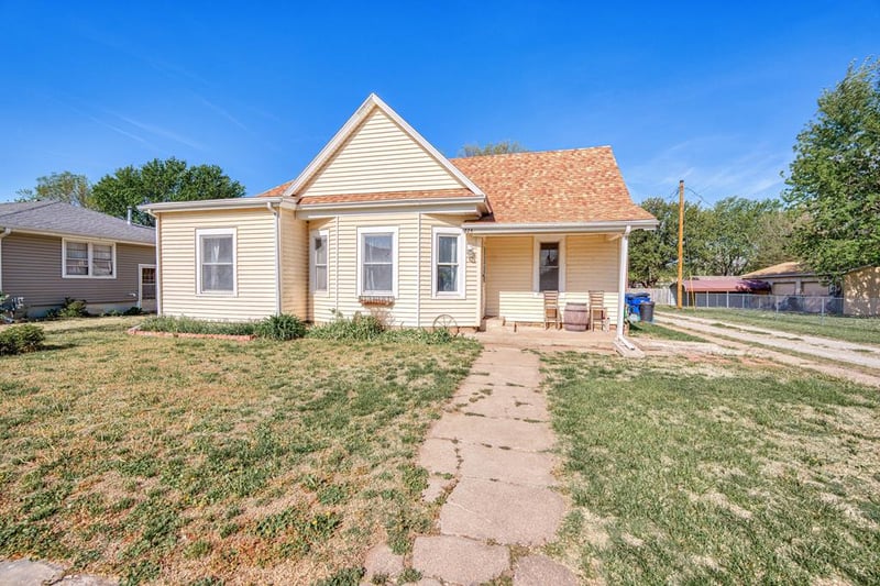 224 S Highland Ave, Assaria, KS 67416