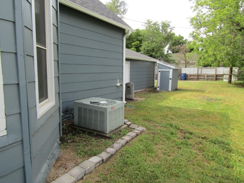 132 W 4th St, Assaria, KS 67416