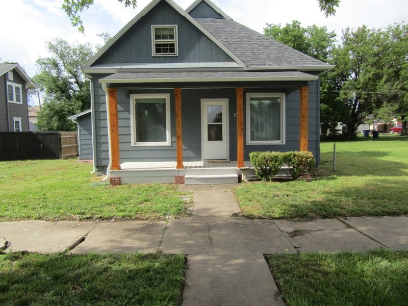132 W 4th St, Assaria, KS 67416