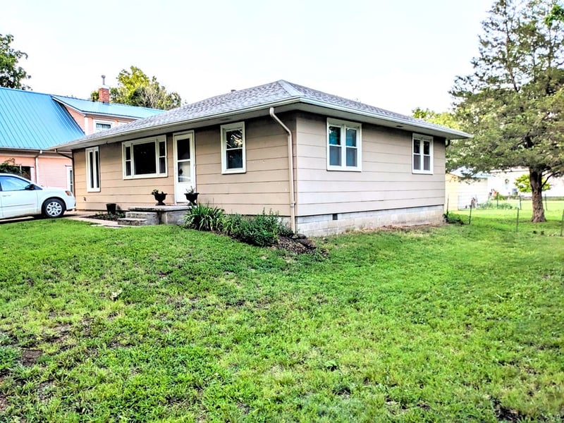 415 Hawkes St, Gypsum, KS 67448