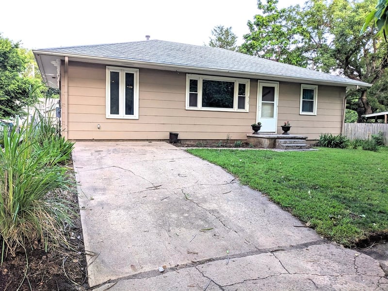 415 Hawkes St, Gypsum, KS 67448