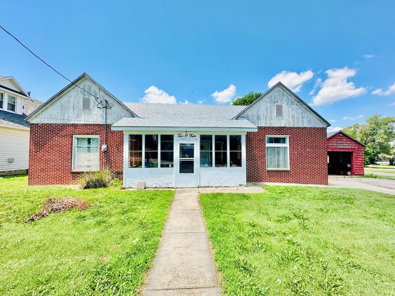 204 S 5th St, Lincoln, KS 67455