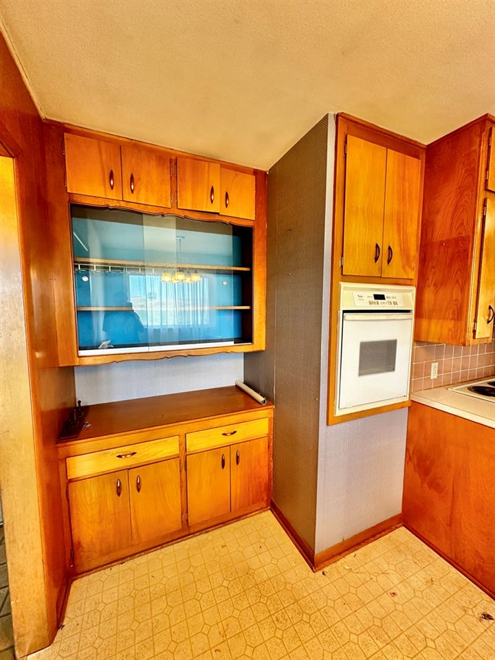 119 E High St, Lincoln, KS 67455