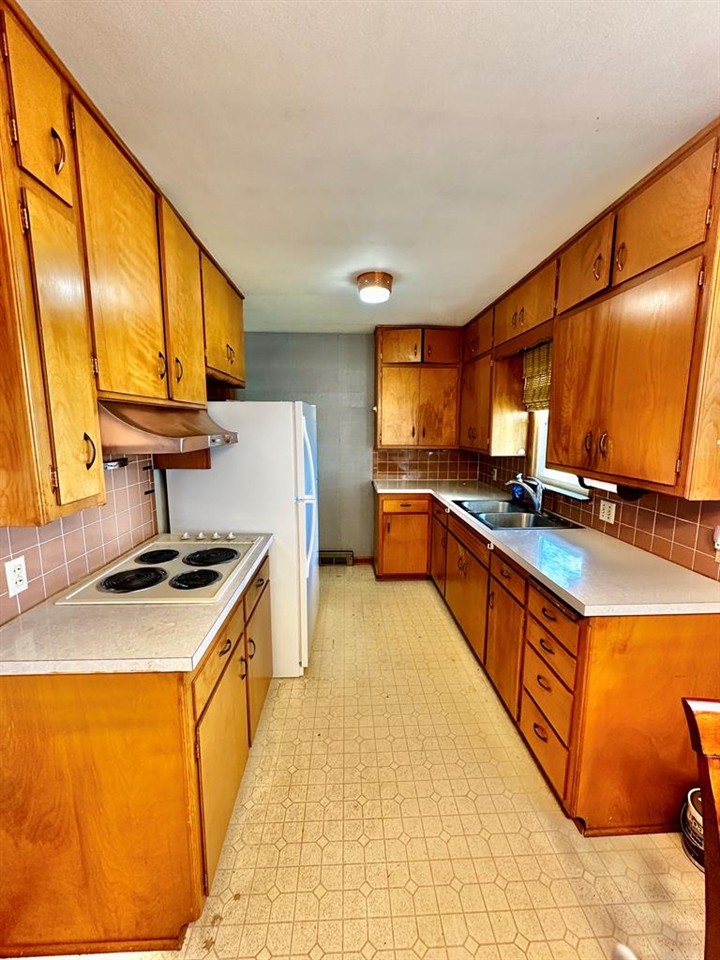 119 E High St, Lincoln, KS 67455