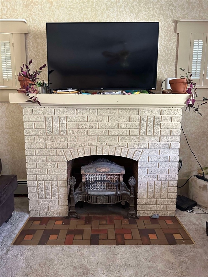 509 E 8th St, Kinsley, KS 67547