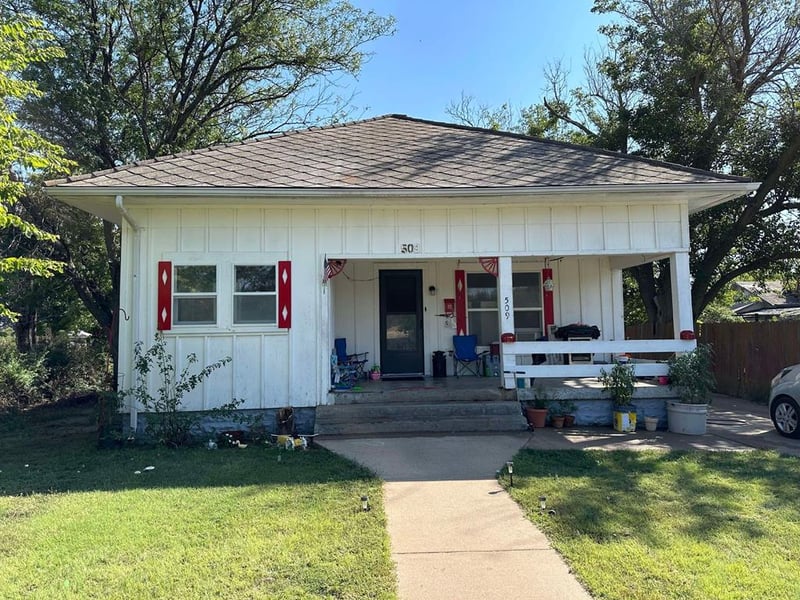 509 E 8th St, Kinsley, KS 67547