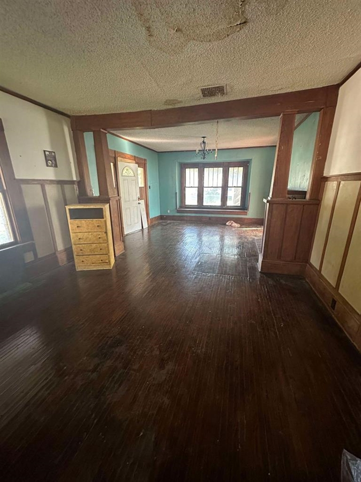 414 Heath Ave, Kinsley, KS 67547