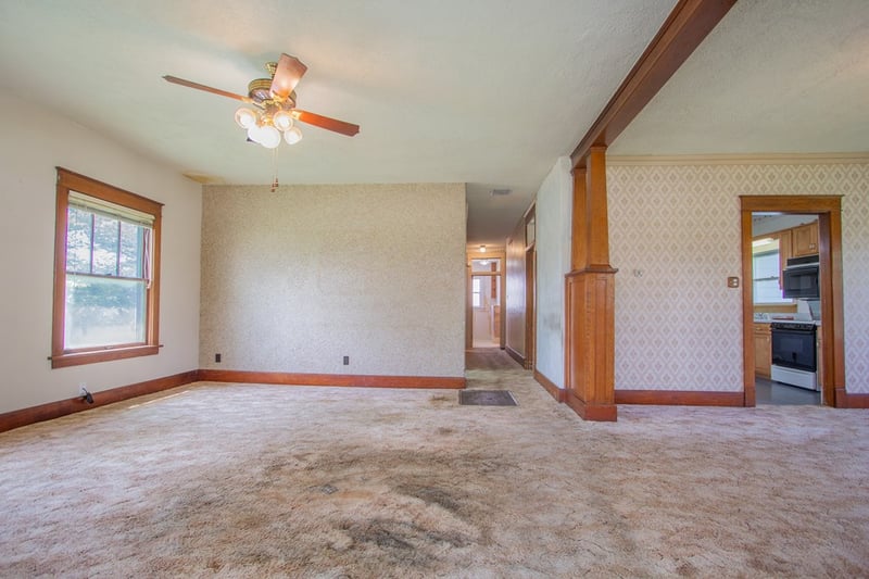 920 Maple St, Gypsum, KS 67448