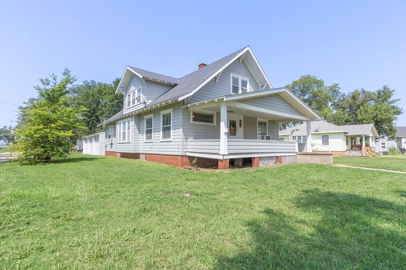 920 Maple St, Gypsum, KS 67448