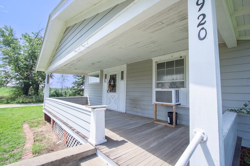 920 Maple St, Gypsum, KS 67448