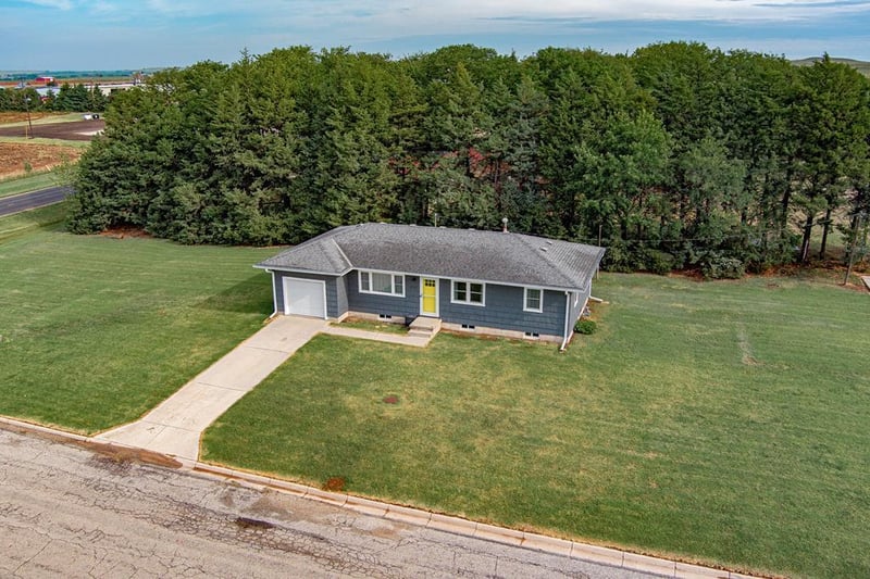 222 W Park St, Lincoln, KS 67455