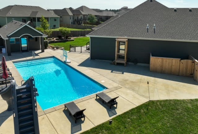 2303 Brookefield Dr, Salina, KS 67401