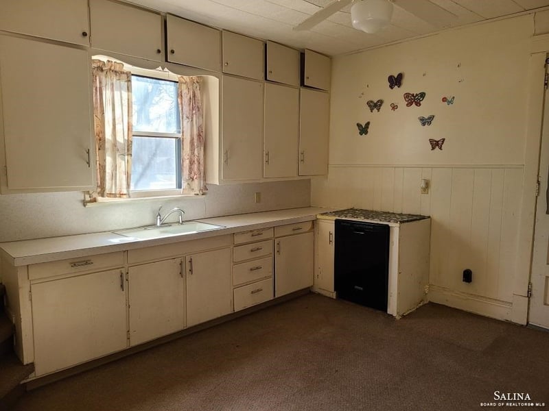 205 N Jackson St, Marquette, KS 67464