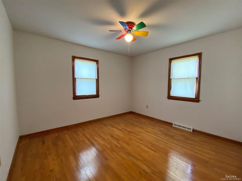 1009 N St, Belleville, KS 66935