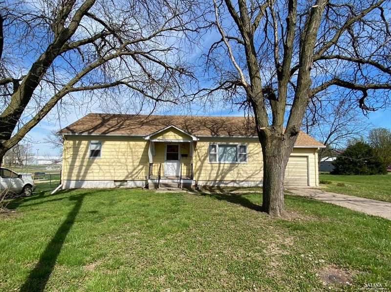 1009 N St, Belleville, KS 66935