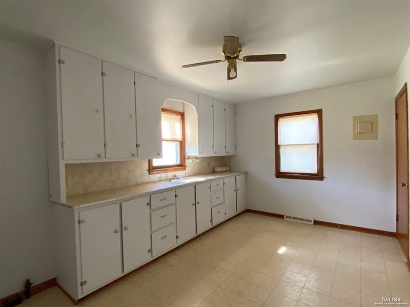 1009 N St, Belleville, KS 66935