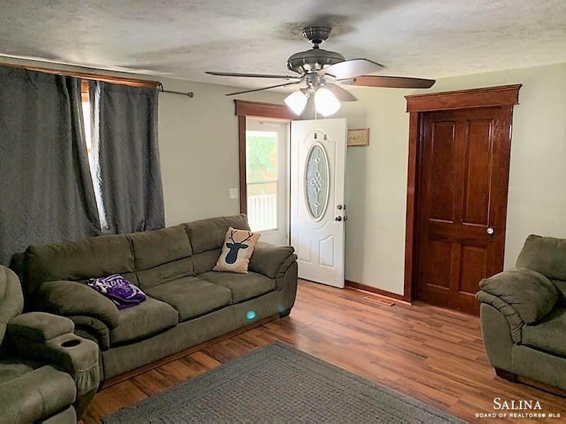 106 E 3rd St, Beverly, KS 67423