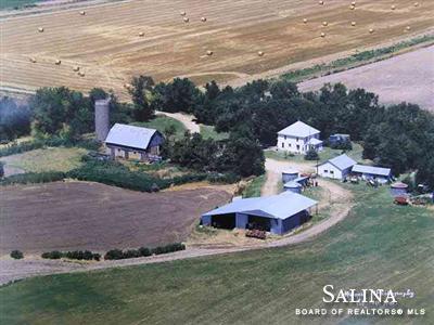 571 N 260th Rd, Beverly, KS 67423