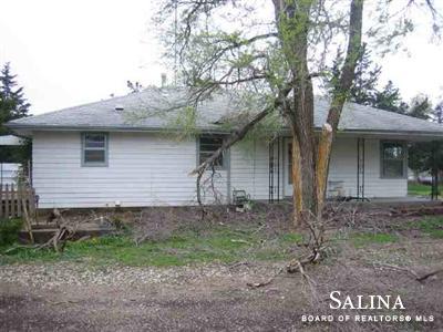 433 N 260th Rd, Beverly, KS 67423