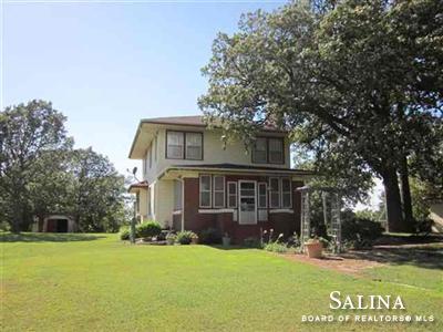 529 E 2nd St, Beverly, KS 67423