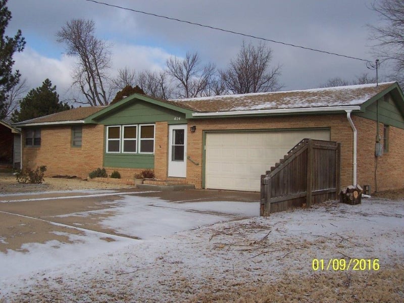 414 W 3rd St, Kinsley, KS 67547