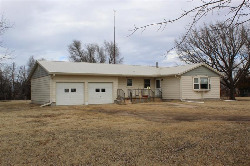 208 NE 150 Th St, St John, KS 67576