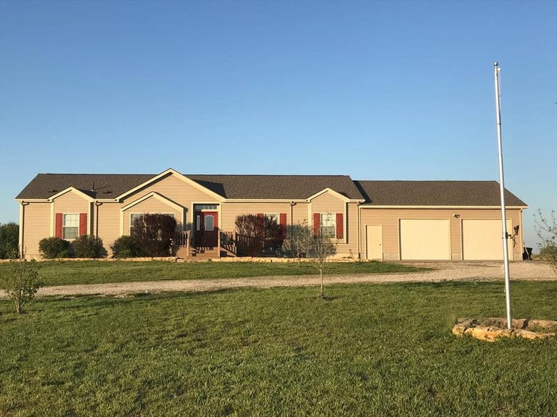 1740 10th Ave, St John, KS 67576