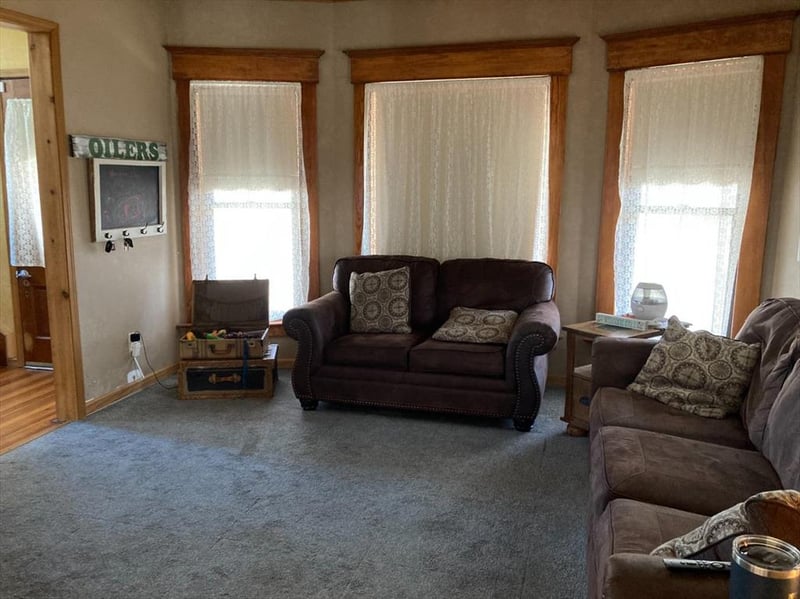 104 Smith St, Holyrood, KS 67450