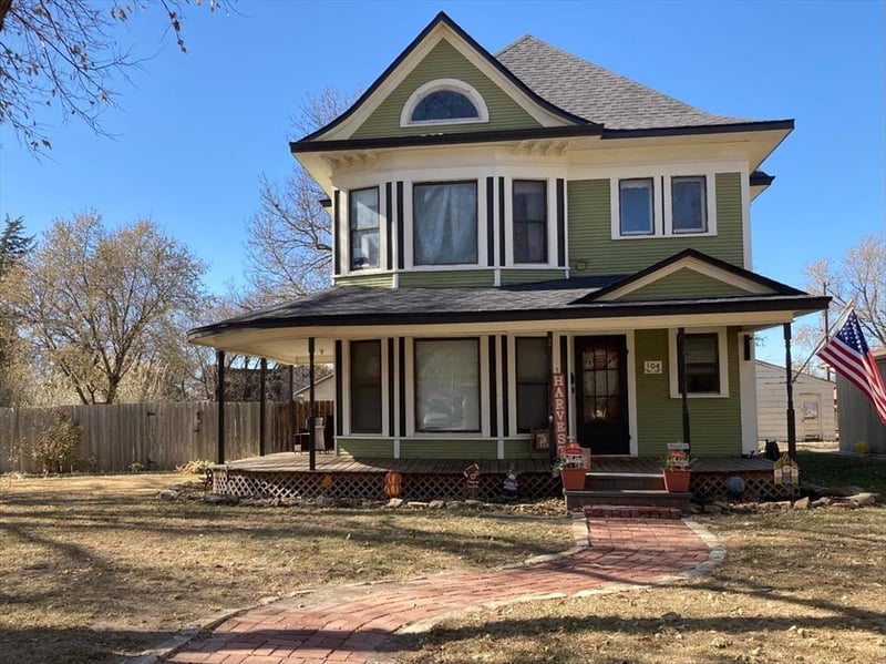 104 Smith St, Holyrood, KS 67450