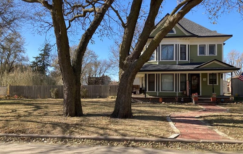 104 Smith St, Holyrood, KS 67450