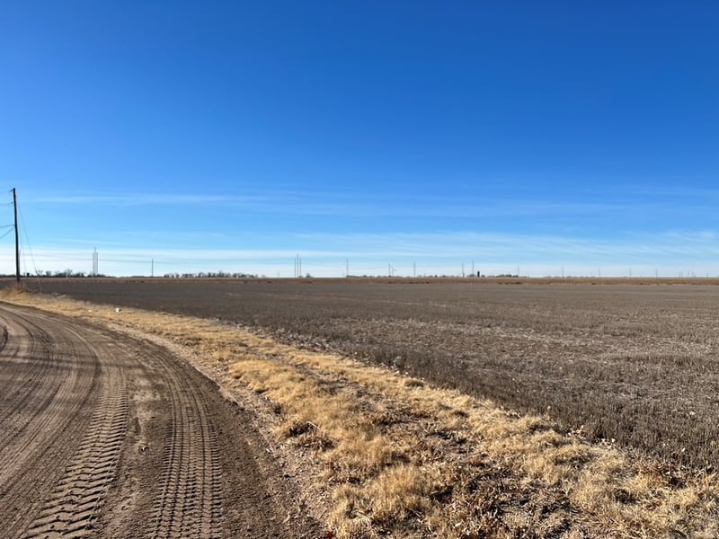 6034 Paradise Ln, Great Bend, KS 67530