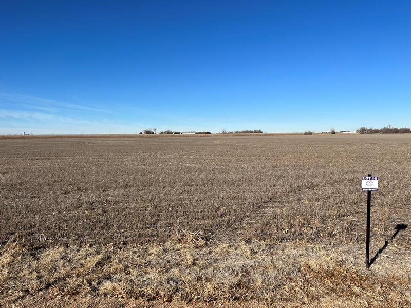 6034 Paradise Ln, Great Bend, KS 67530