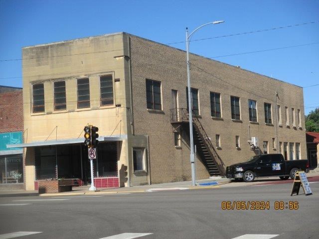 423 Broadway St, Larned, KS 67550