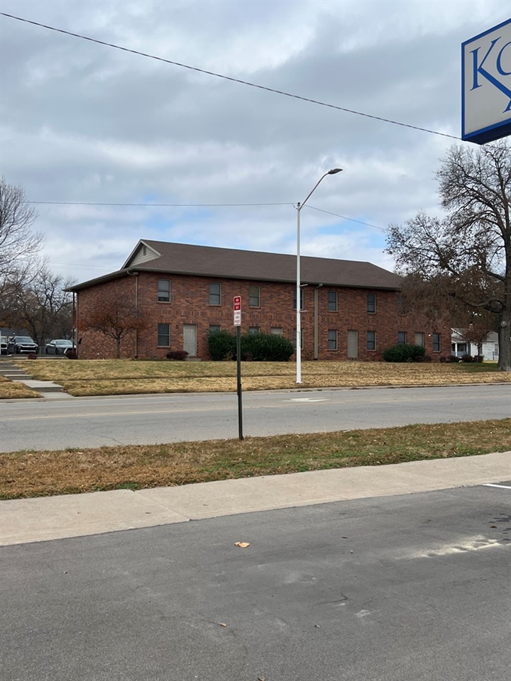 408-428 S Washington St, Junction City, KS 66441