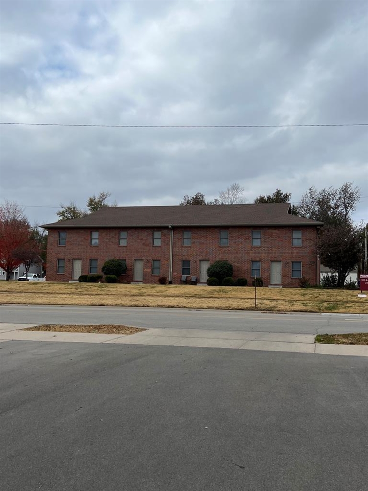 408-428 S Washington St, Junction City, KS 66441