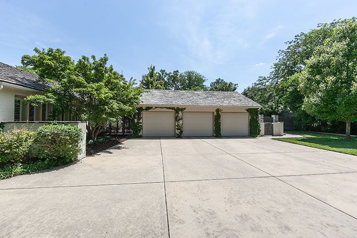19 E Douglas, Wichita, KS 67207
