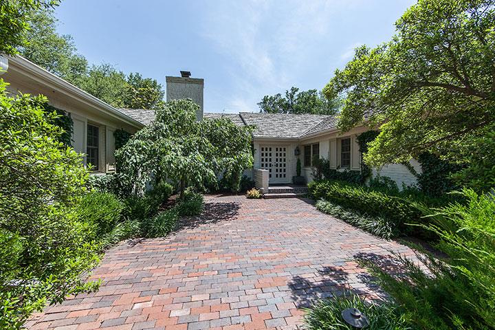 19 E Douglas, Wichita, KS 67207
