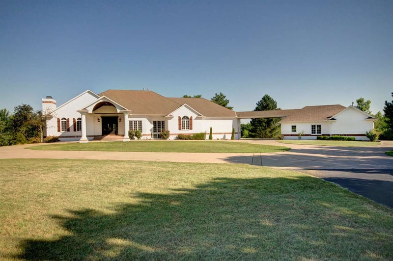 8735 S Greenwich Rd, Derby, KS 67037