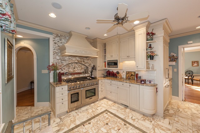 9 Douglas, Eastborough, KS 67207