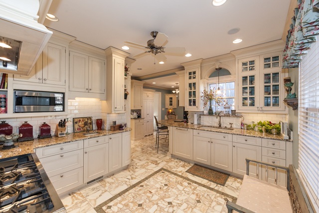 9 Douglas, Eastborough, KS 67207