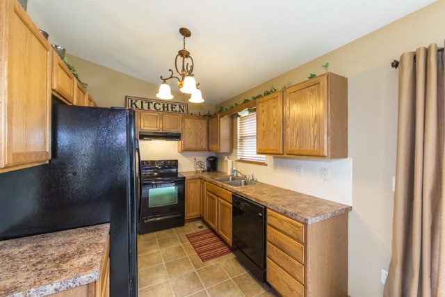 1055 E Splitwood Way Ct, Wichita, KS 67037